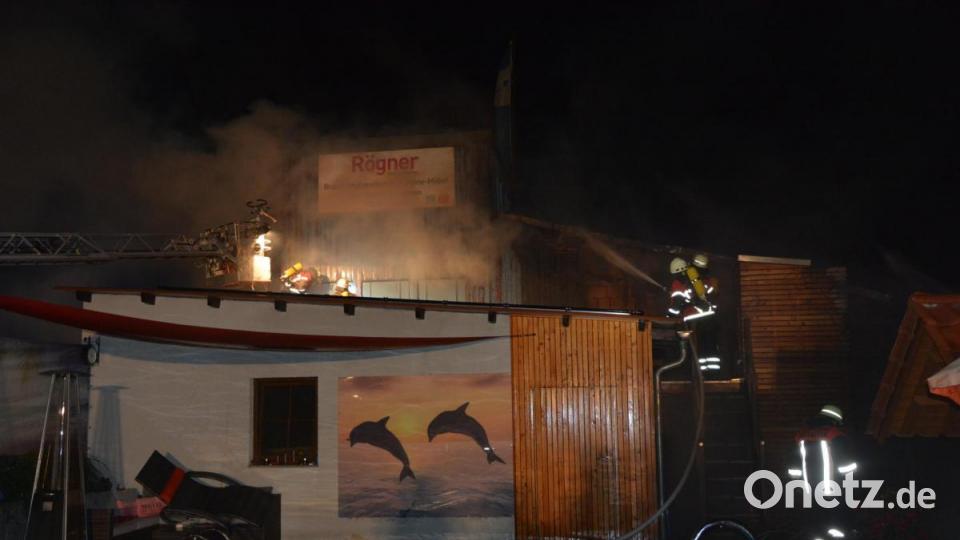 Die Feuerwehren aus der Umgebung waren stark gefordert. Bild: jr