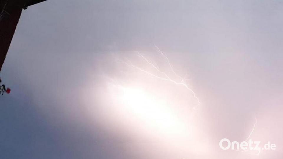 Ein Unwetter ist am Sonntag, 18. August, über die Oberpfalz hinweg gezogen. Unsere Leser haben Fotos geschickt. Bild: esa