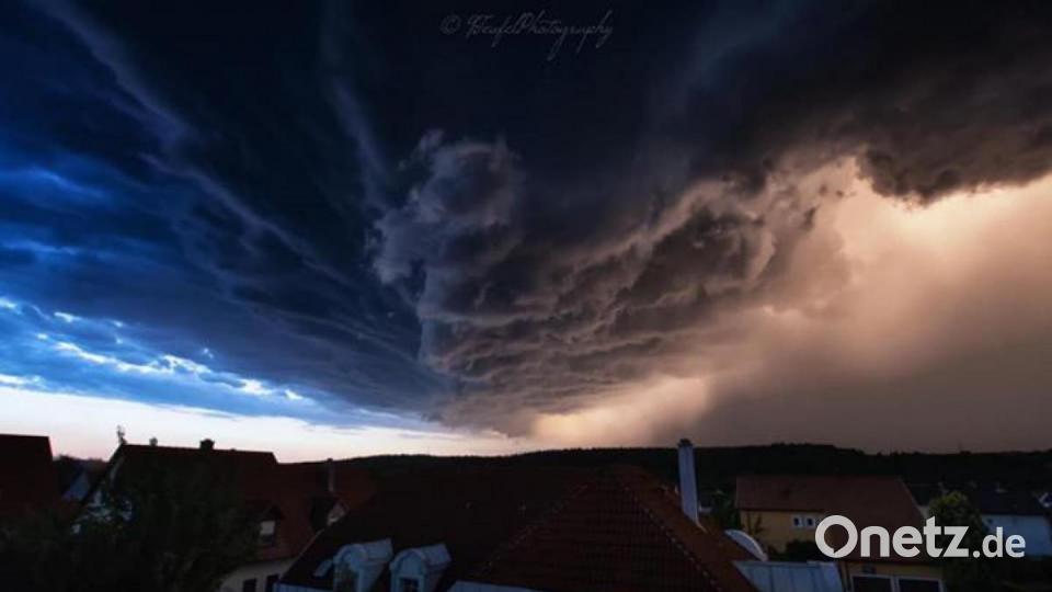 Ein Unwetter ist am Sonntag, 18. August, über die Oberpfalz hinweg gezogen. Unsere Leser haben Fotos geschickt. Bild: 9 Teufel Photography