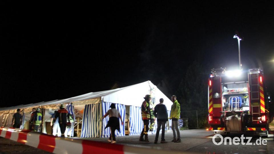 Der Festplatz bei der Etsdorfer Kirwa wurde abgesperrt, das Zelt war bei dem Sturm beschädigt worden. Bild: upl
