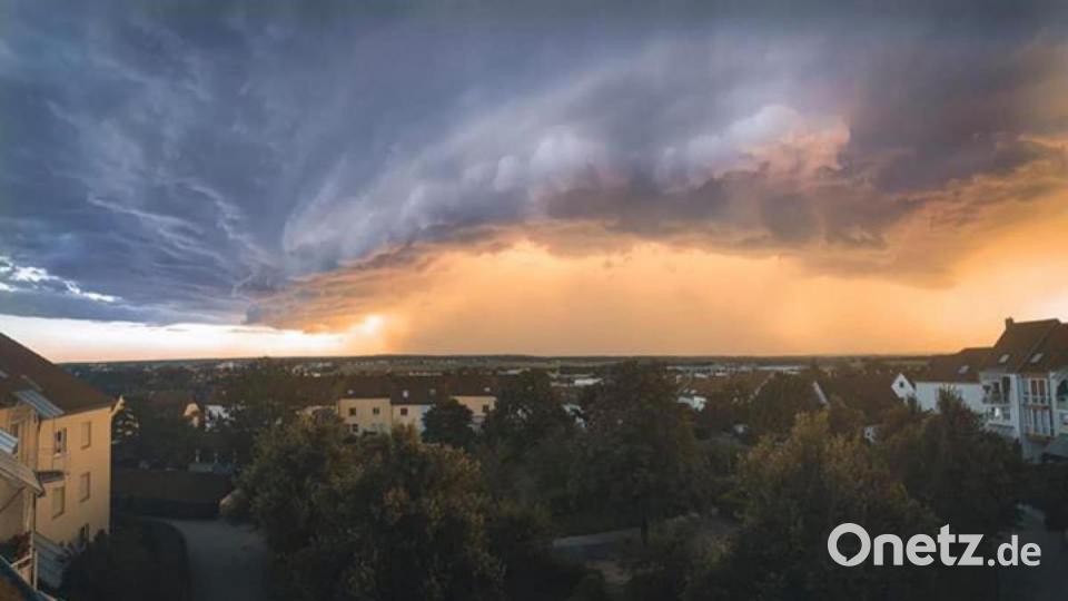 Ein Unwetter ist am Sonntag, 18. August, über die Oberpfalz hinweg gezogen. Unsere Leser haben Fotos geschickt. Bild: Harri Albert
