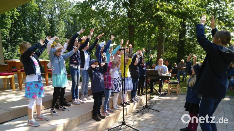 Die Chorkids unter dem Ehepaar Pickelmann begeisterten alle beim Frohnbergfest. Bild: mma