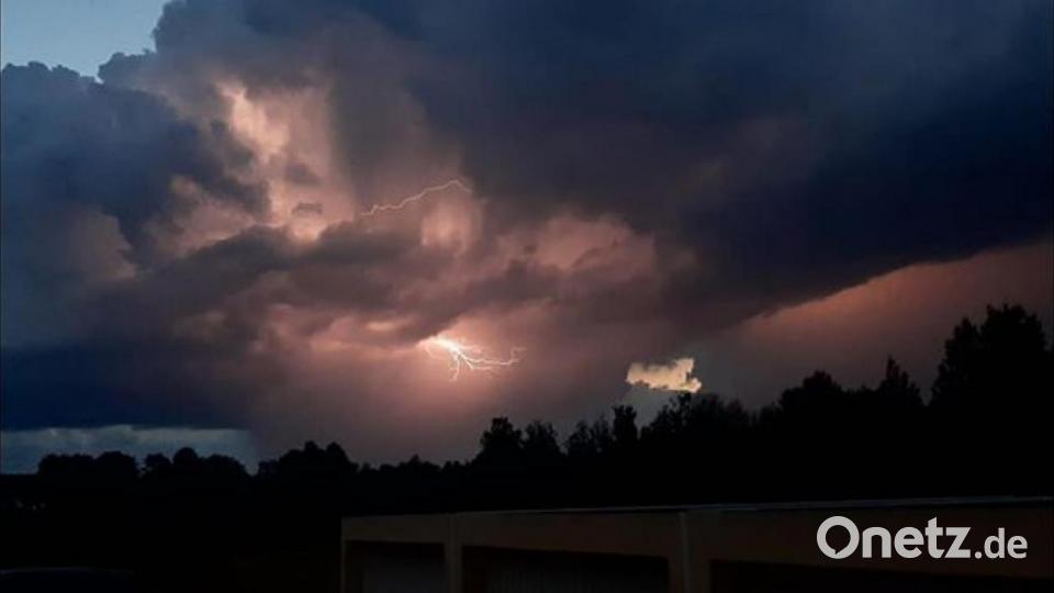 Ein Unwetter ist am Sonntag, 18. August, über die Oberpfalz hinweg gezogen. Unsere Leser haben Fotos geschickt. Bild: Sabine Raschke