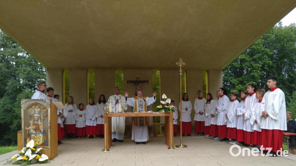 Einer der vielen Gottesdienste am Freialtar. Bild: mma