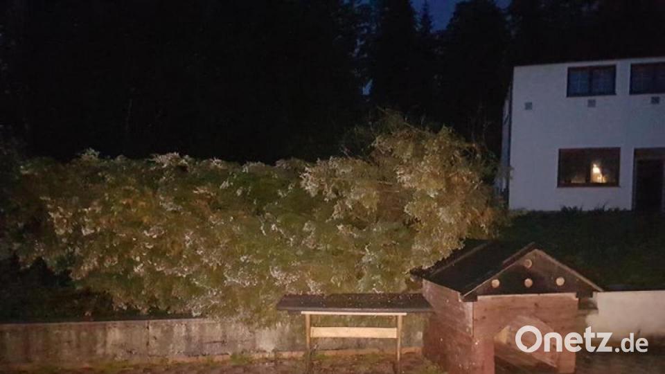 Ein Unwetter ist am Sonntag, 18. August, über die Oberpfalz hinweg gezogen. Unsere Leser haben Fotos geschickt. Bild: Jasmin Süss
