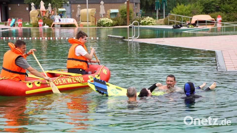 Die schwimmende Rettungstrage war auch hier ein unentbehrlich. Bild: bkr