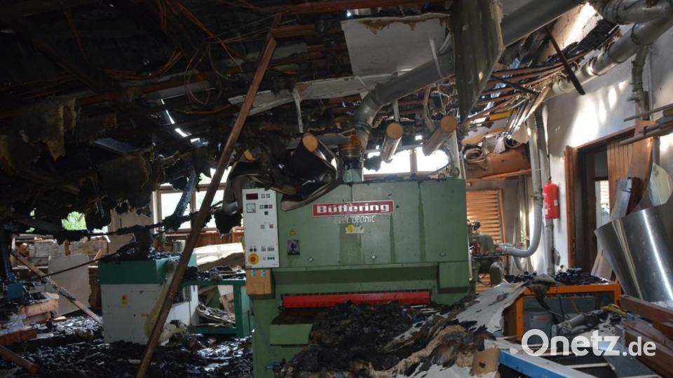 Der Brand hinterlässt einen großen Schaden. Bild: jr