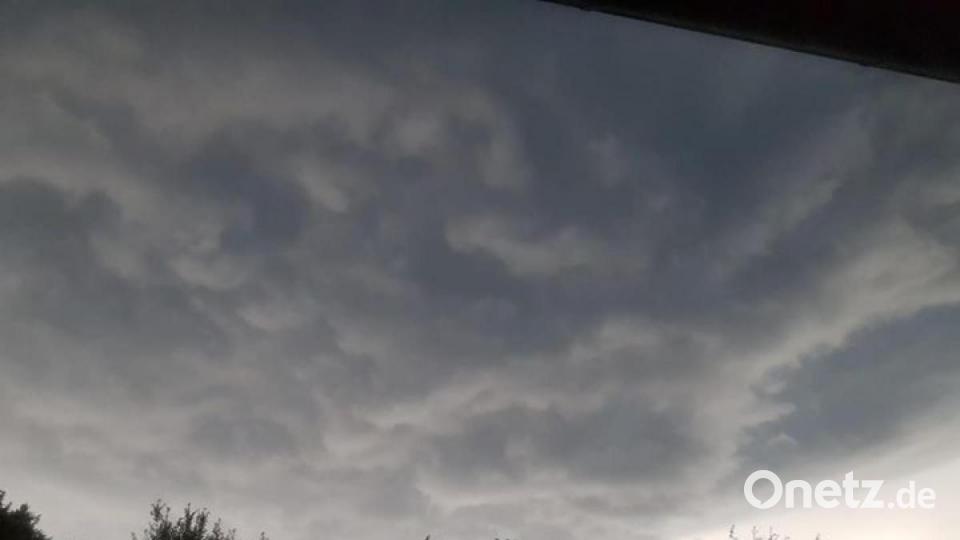 Ein Unwetter ist am Sonntag, 18. August, über die Oberpfalz hinweg gezogen. Unsere Leser haben Fotos geschickt. Bild: Katrin Ehbauer