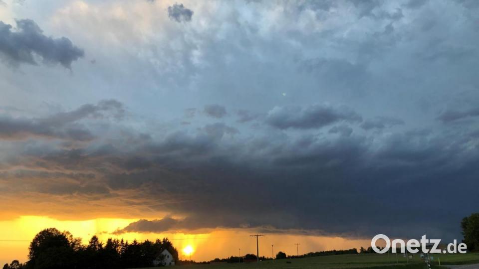 Ein Unwetter ist am Sonntag, 18. August, über die Oberpfalz hinweg gezogen. Unsere Leser haben Fotos geschickt. Bild: Alexander Auer