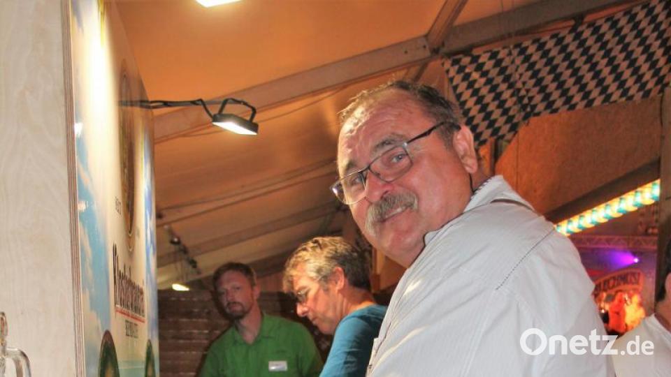 Zufriedener Festwirt und frischgebackener Opa: Hinter Armin Schinner liegen ereignisreiche Tage. Bild: stg