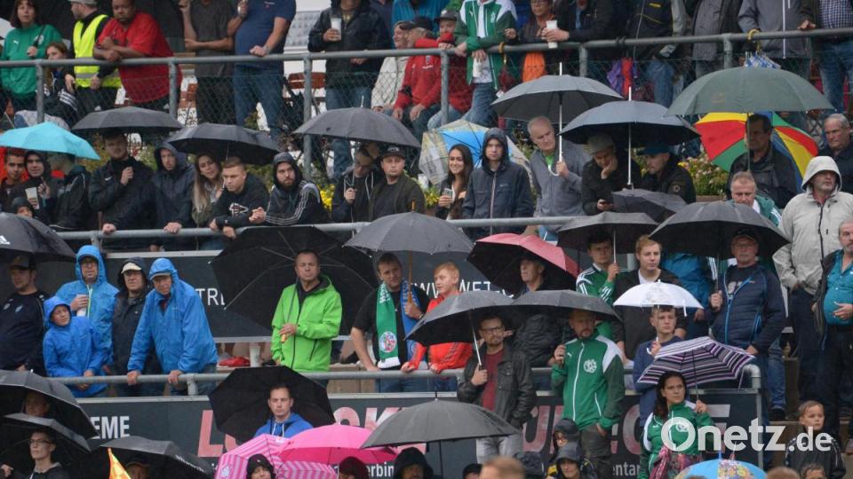 700 Zuschauer in Gebenbach trotzten dem Dauerregen. Bild: ref