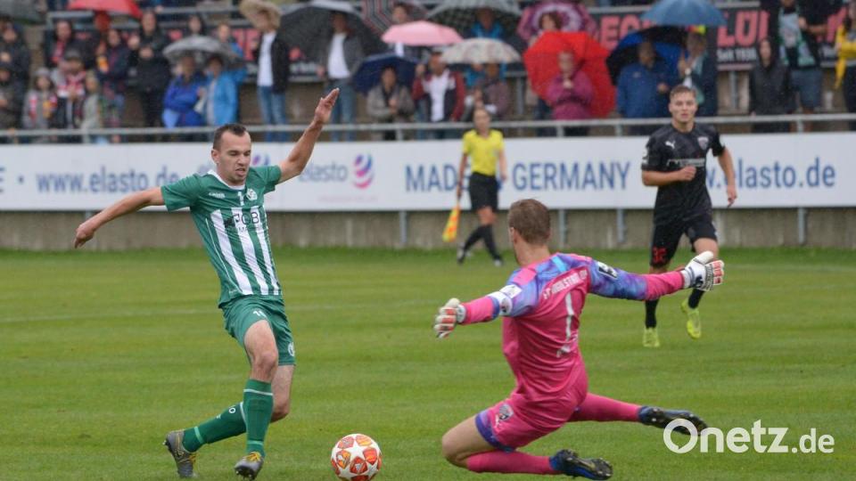 Timo Kohler (links) erzielt den zwischenzeitlichen Ausgleich für die DJK Gebenbach gegen den FC Ingolstadt. Bild: ref
