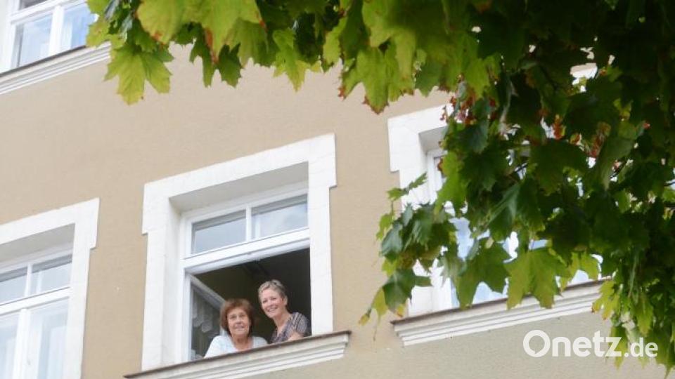 Textilgeschäft Högl Kemnath: Geschäftsführerin Regina Högl und Seniorchefin Helga Högl. Bild: Gabi Schönberger