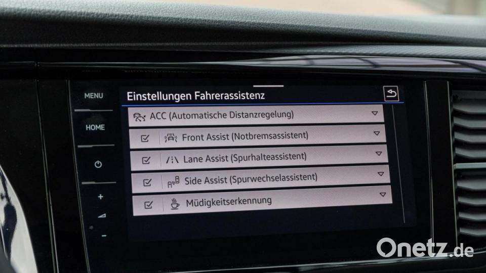 Mit Bulli und Transporter auf den Straßen von Amsterdam unterwegs. Bild: VW Nutzfahrzeuge