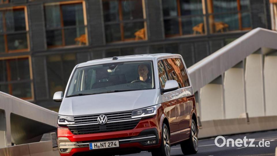 Mit Bulli und Transporter auf den Straßen von Amsterdam unterwegs. Bild: VW Nutzfahrzeuge