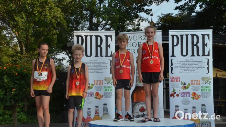 Mixed Relay U 11: Joshua Spolton und Alexis Hornsby (England) sowie Sophie Frischholz und Linus Lorenz (Deutschland). Bild: Kunz