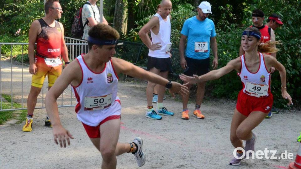 Stabwechsel beim Mixed Relay am Samstag. Bild: Kunz