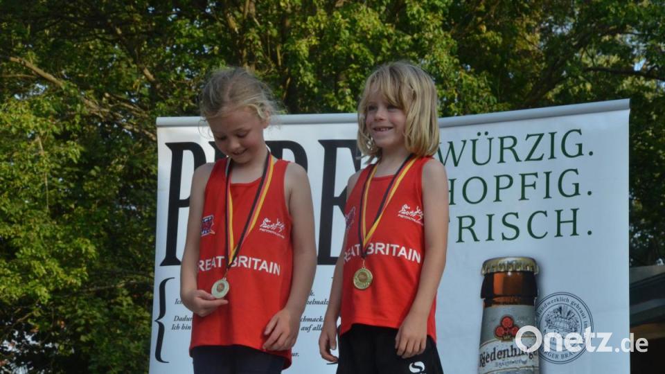 Mixed Relay U 9. Jessica Miller und Charlie Carman aus England. Bild: Kunz