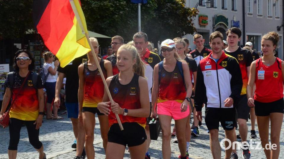 Die deutsche Mannschaft vor dem Alten Rathaus. Bild: Kunz