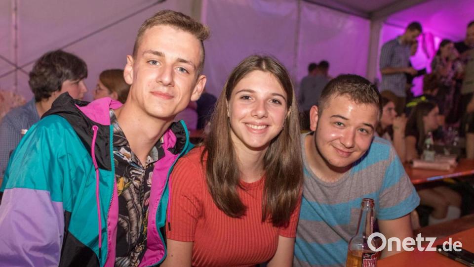 Samstagabend auf der Flosser Kirwa. Bild: dtr