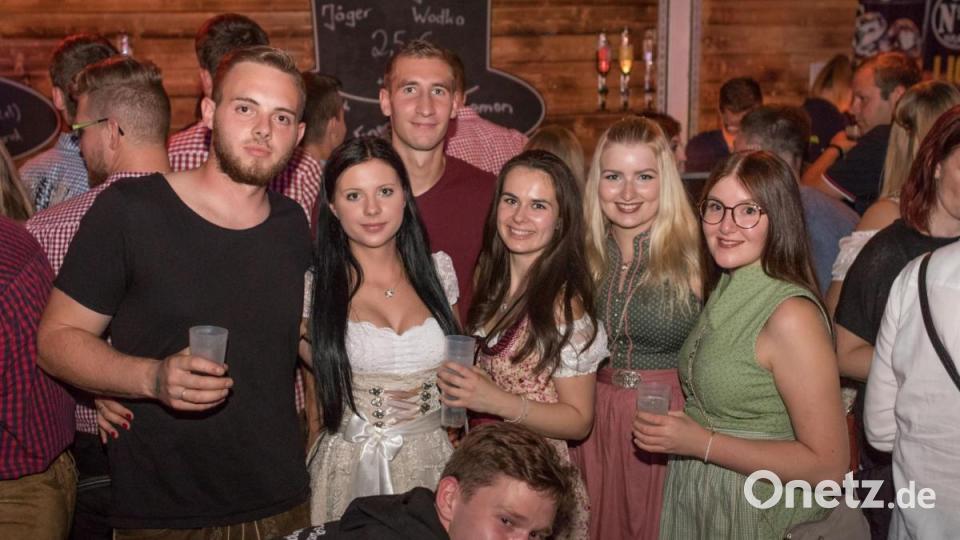 Samstagabend auf der Flosser Kirwa. Bild: dtr