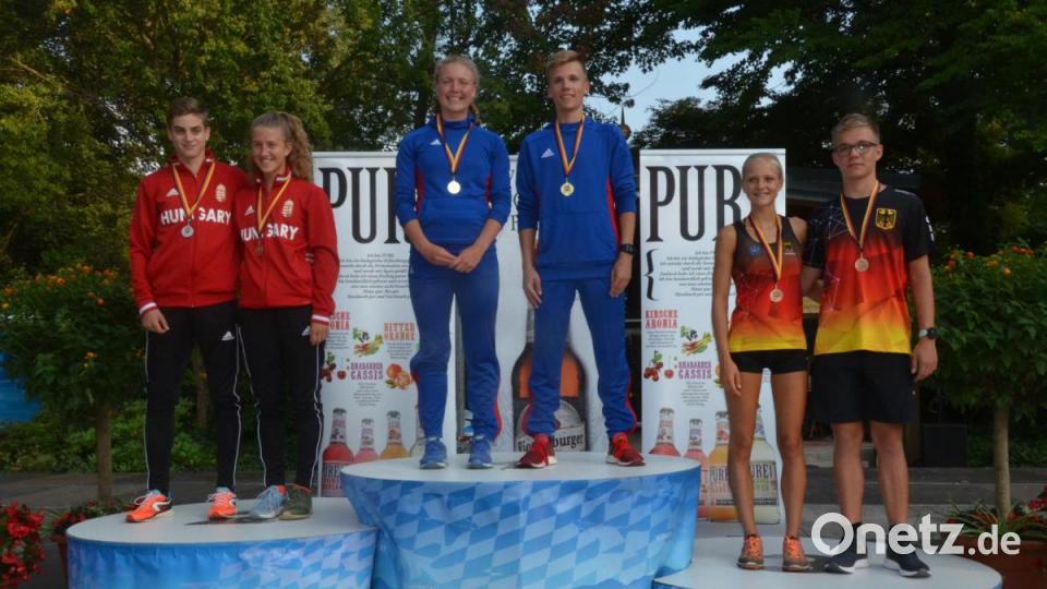 Mixed Relay U 19: Barbora Hartmanova	und Tobias Parizek (Tschechien) vor Beata Laszlo und Gergely Pataki (Ungarn) sowie Mira Pazic und Maurice Curth (Deutschland). Bild: Kunz