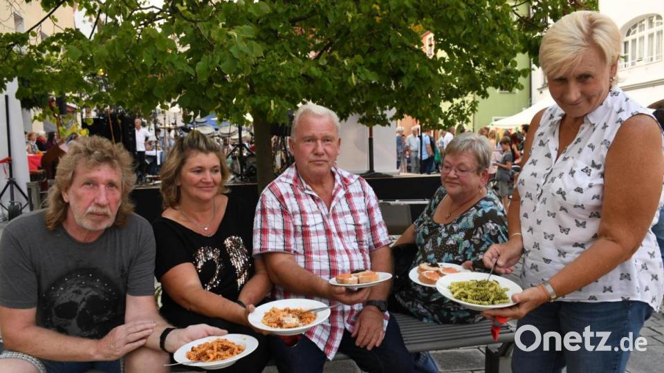 Eine reiche Auswahl an verschiedenen, frisch zubereiteten Nudelgerichten ließ die vielen Besucher nicht hungrig nach Hause gehen. Bild: Freya Stöckl