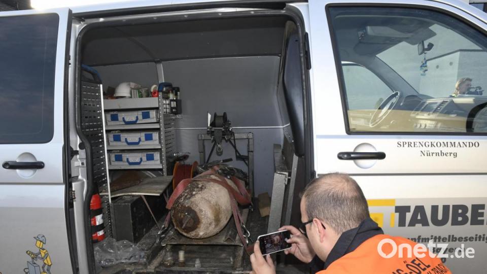 Manchem kam es wie eine Wiederholung vor, doch es war ein neuer Fall einer Blindgänger-Bombe aus dem Zweiten Weltkrieg: Am Montag mussten deshalb erneute Teile von Haselmühl evakuiert werden. Am Abend aber war die Bombe entschärft. Bild: Petra Hartl