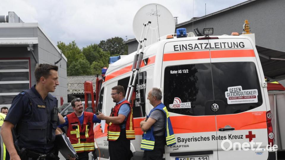 Manchem kam es wie eine Wiederholung vor, doch es war ein neuer Fall einer Blindgänger-Bombe aus dem Zweiten Weltkrieg: Am Montag mussten deshalb erneute Teile von Haselmühl evakuiert werden. Am Abend aber war die Bombe entschärft. Bild: Petra Hartl