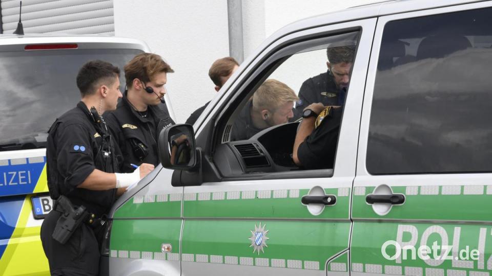 Manchem kam es wie eine Wiederholung vor, doch es war ein neuer Fall einer Blindgänger-Bombe aus dem Zweiten Weltkrieg: Am Montag mussten deshalb erneute Teile von Haselmühl evakuiert werden. Am Abend aber war die Bombe entschärft. Bild: Petra Hartl