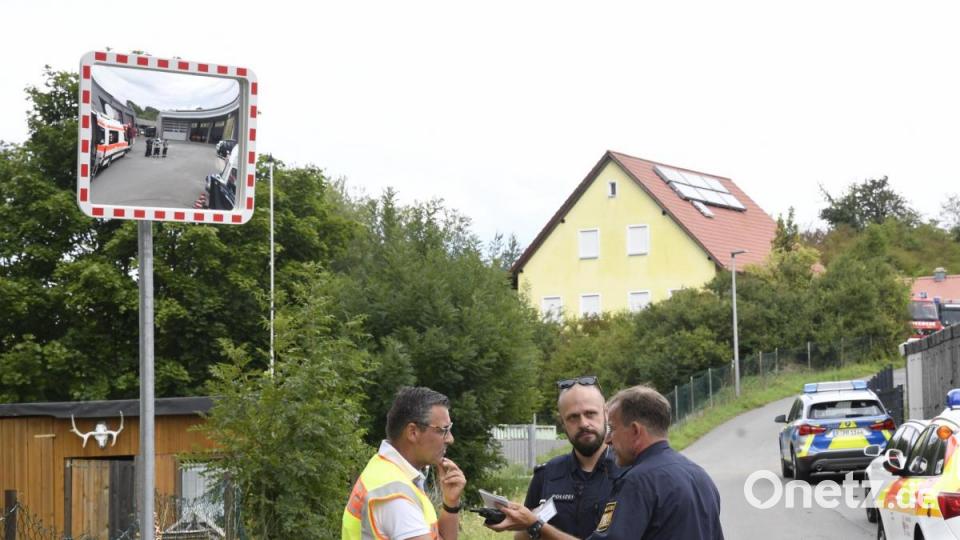 Manchem kam es wie eine Wiederholung vor, doch es war ein neuer Fall einer Blindgänger-Bombe aus dem Zweiten Weltkrieg: Am Montag mussten deshalb erneute Teile von Haselmühl evakuiert werden. Am Abend aber war die Bombe entschärft. Bild: Petra Hartl