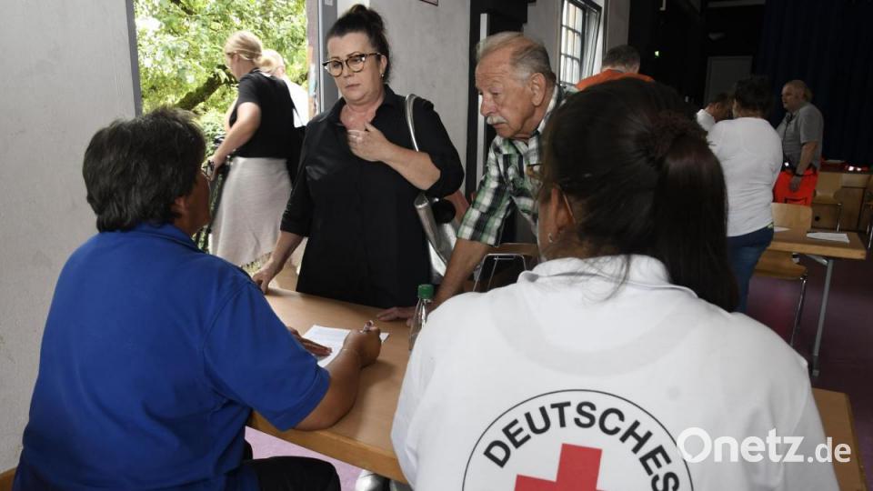 Manchem kam es wie eine Wiederholung vor, doch es war ein neuer Fall einer Blindgänger-Bombe aus dem Zweiten Weltkrieg: Am Montag mussten deshalb erneute Teile von Haselmühl evakuiert werden. Am Abend aber war die Bombe entschärft. Bild: Petra Hartl