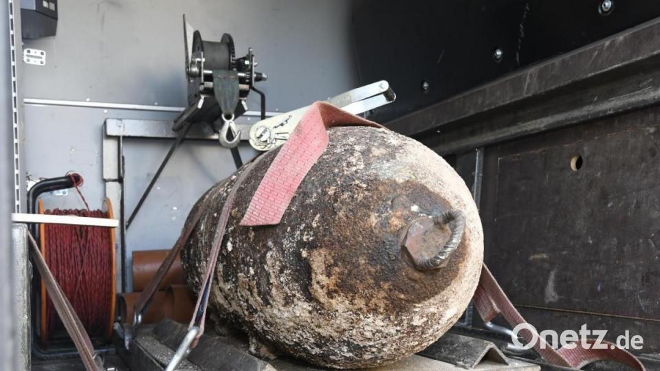 Manchem kam es wie eine Wiederholung vor, doch es war ein neuer Fall einer Blindgänger-Bombe aus dem Zweiten Weltkrieg: Am Montag mussten deshalb erneute Teile von Haselmühl evakuiert werden. Am Abend aber war die Bombe entschärft. Bild: Petra Hartl