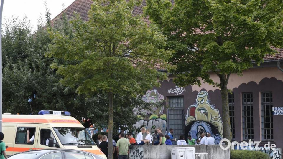 Manchem kam es wie eine Wiederholung vor, doch es war ein neuer Fall einer Blindgänger-Bombe aus dem Zweiten Weltkrieg: Am Montag mussten deshalb erneute Teile von Haselmühl evakuiert werden. Am Abend aber war die Bombe entschärft. Bild: Petra Hartl