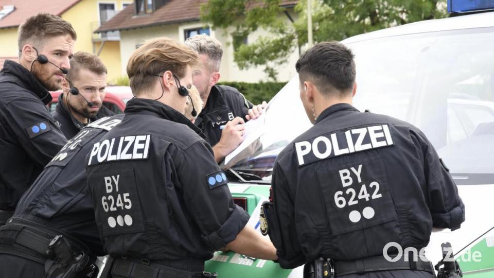 Manchem kam es wie eine Wiederholung vor, doch es war ein neuer Fall einer Blindgänger-Bombe aus dem Zweiten Weltkrieg: Am Montag mussten deshalb erneute Teile von Haselmühl evakuiert werden. Am Abend aber war die Bombe entschärft. Bild: Petra Hartl