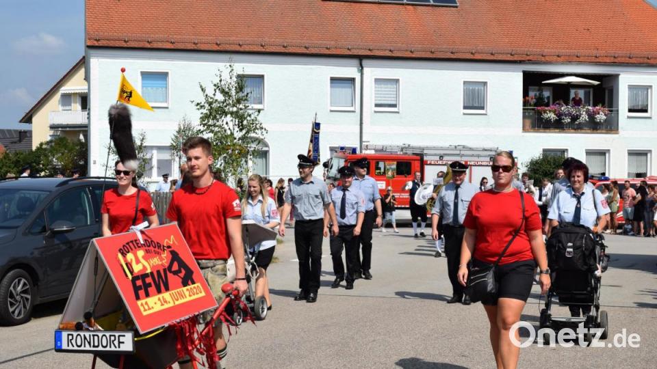 Die Rottendorfer rühren die Werbetrommel für ihr Fest. Bild: bnr
