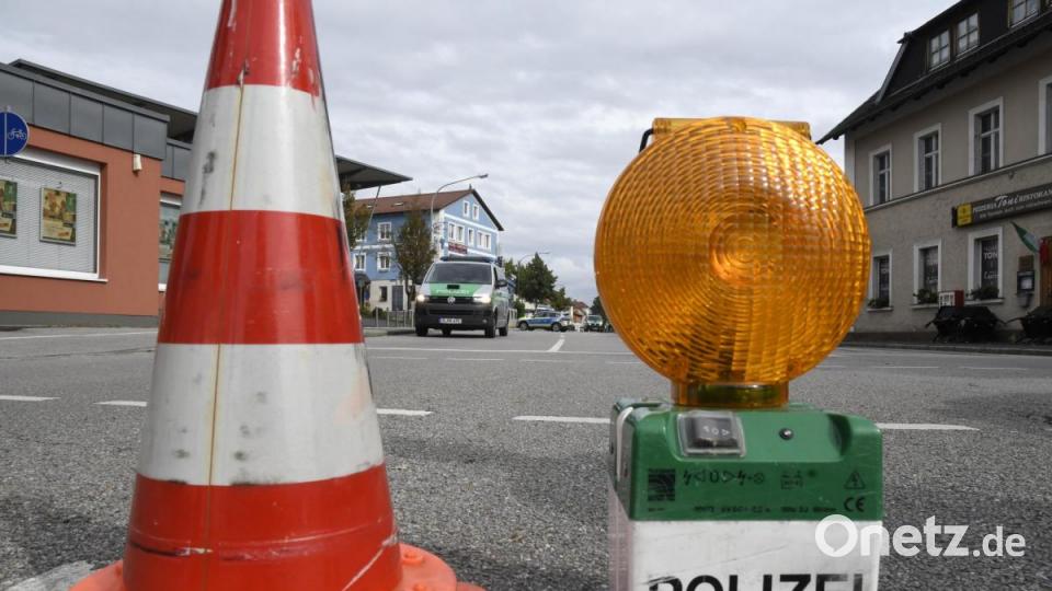 Manchem kam es wie eine Wiederholung vor, doch es war ein neuer Fall einer Blindgänger-Bombe aus dem Zweiten Weltkrieg: Am Montag mussten deshalb erneute Teile von Haselmühl evakuiert werden. Am Abend aber war die Bombe entschärft. Bild: Petra Hartl