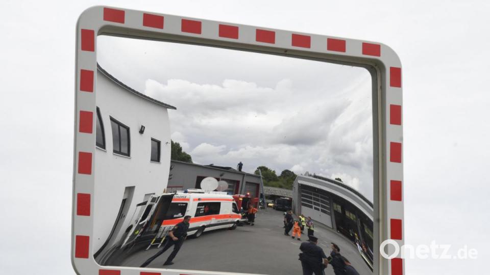 Manchem kam es wie eine Wiederholung vor, doch es war ein neuer Fall einer Blindgänger-Bombe aus dem Zweiten Weltkrieg: Am Montag mussten deshalb erneute Teile von Haselmühl evakuiert werden. Am Abend aber war die Bombe entschärft. Bild: Petra Hartl