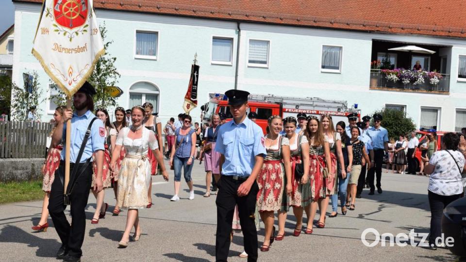 Immer mit viel Schwung, die Dürnersdorfer Festdamen. Bild: bnr