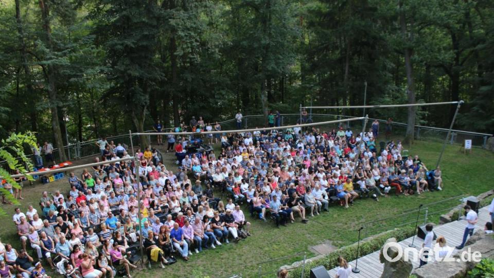 Fast 450 Menschen sahen sich die &quot;Summer on Broadway&quot;-Show auf dem Schönberg an. Bild: sne