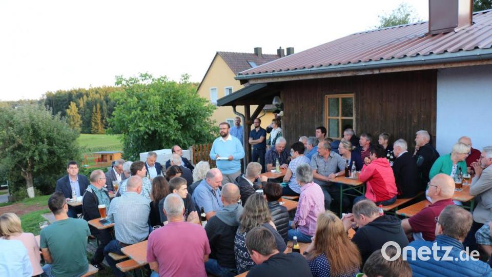 Das CSU-Bürgergespräch zum Thema Windkraft im Hessenreuther Wald stieß auf ein riesiges Interesse bei der Bevölkerung. Bild: rpp