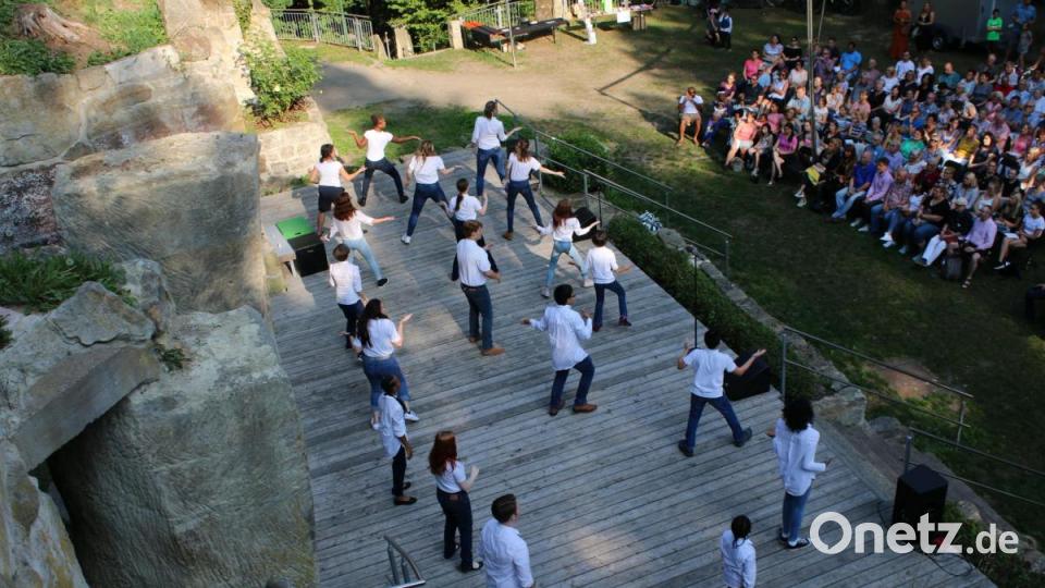 Der große Chor eröffnete mit &quot;Come Alive&quot;. Bild: sne