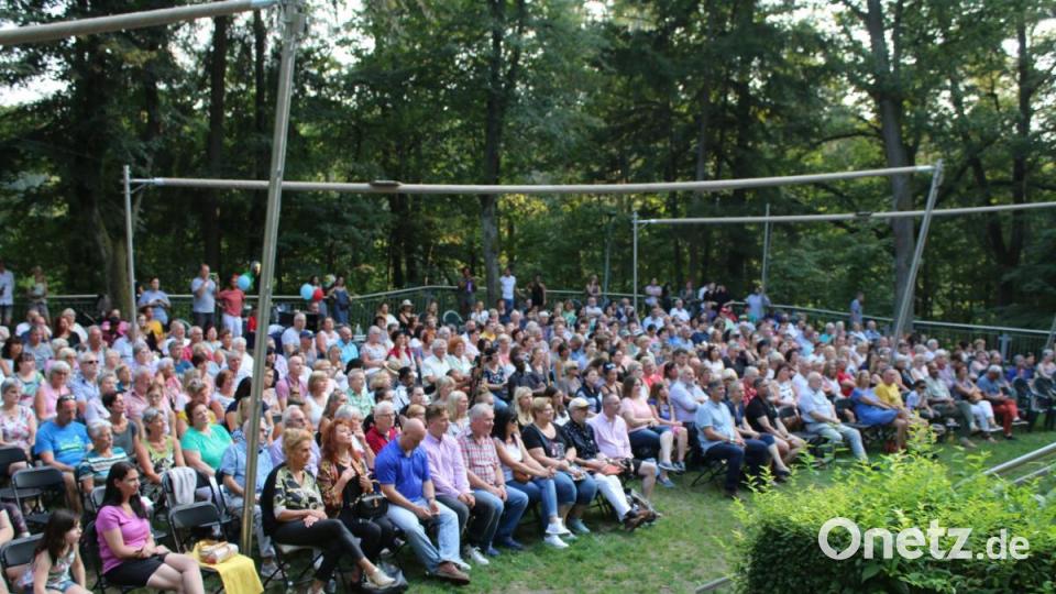 Fast 450 Menschen sahen sich die &quot;Summer on Broadway&quot;-Show auf dem Schönberg an. Bild: sne