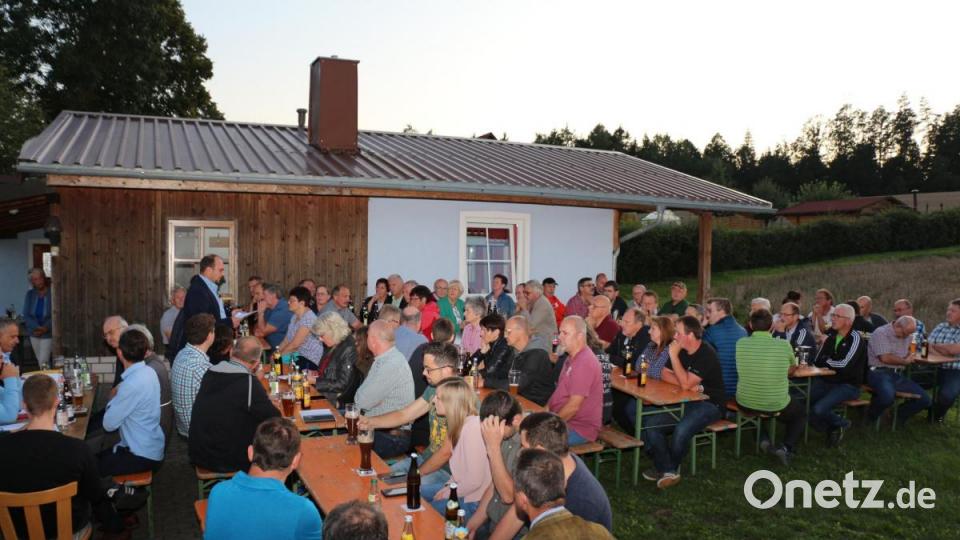 Das CSU-Bürgergespräch zum Thema Windkraft im Hessenreuther Wald stieß auf ein riesiges Interesse bei der Bevölkerung. Bild: rpp