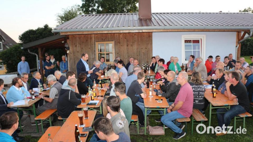 Das CSU-Bürgergespräch zum Thema Windkraft im Hessenreuther Wald stieß auf ein riesiges Interesse bei der Bevölkerung. Bild: rpp