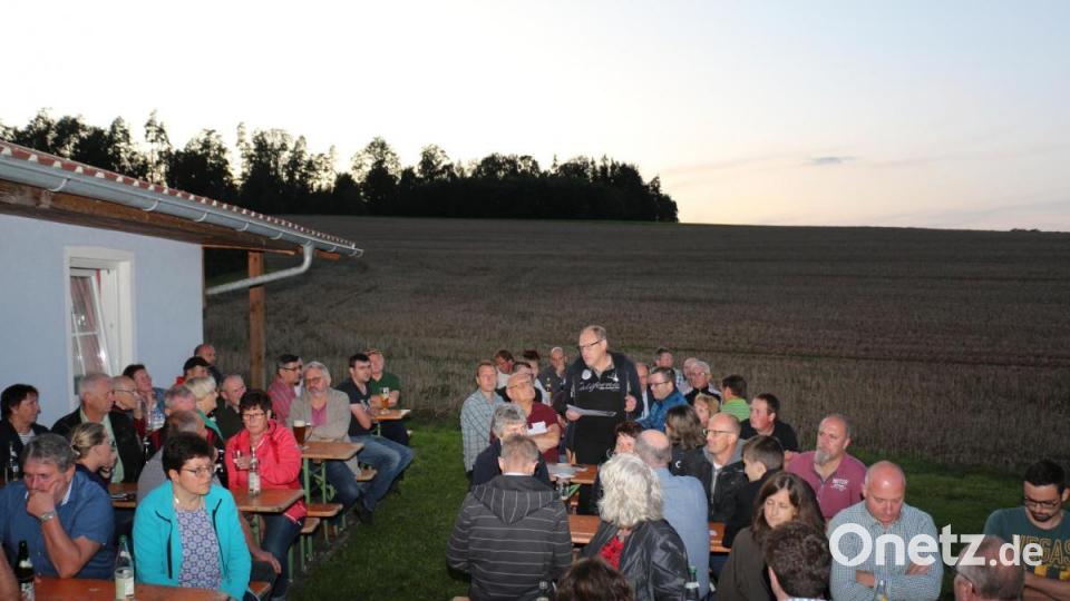 Das CSU-Bürgergespräch zum Thema Windkraft im Hessenreuther Wald stieß auf ein riesiges Interesse bei der Bevölkerung. Bild: rpp
