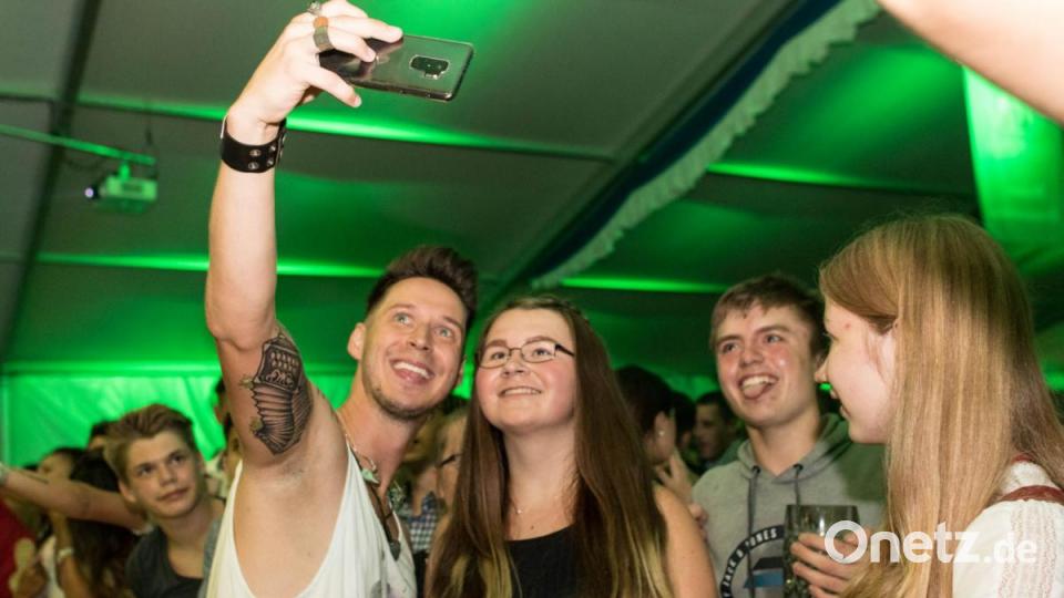 Die Draufgänger aus der Südoststeiermark brachten das Festzelt zum Kirwa-Abschluss in Floss noch mal richtig zum kochen. Dabei durfte der Wiesn-Hit des Jahres 2018 &quot;Cordula Grün&quot; natürlich nicht fehlen. Bild: dtr