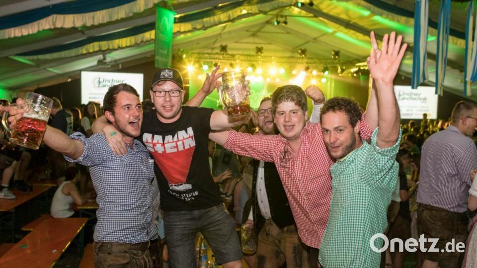 Die Draufgänger aus der Südoststeiermark brachten das Festzelt zum Kirwa-Abschluss in Floss noch mal richtig zum kochen. Dabei durfte der Wiesn-Hit des Jahres 2018 &quot;Cordula Grün&quot; natürlich nicht fehlen. Bild: dtr