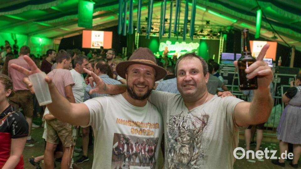Die Draufgänger aus der Südoststeiermark brachten das Festzelt zum Kirwa-Abschluss in Floss noch mal richtig zum kochen. Dabei durfte der Wiesn-Hit des Jahres 2018 &quot;Cordula Grün&quot; natürlich nicht fehlen. Bild: dtr