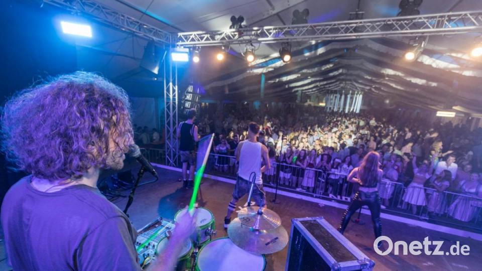 Die Draufgänger aus der Südoststeiermark brachten das Festzelt zum Kirwa-Abschluss in Floss noch mal richtig zum kochen. Dabei durfte der Wiesn-Hit des Jahres 2018 &quot;Cordula Grün&quot; natürlich nicht fehlen. Bild: dtr